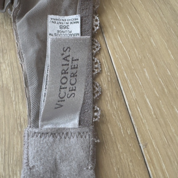 Victoria's Secret Bombshell Miraculous Plunge Bra 36B Orange With Nude Lace - Picture 6 of 10